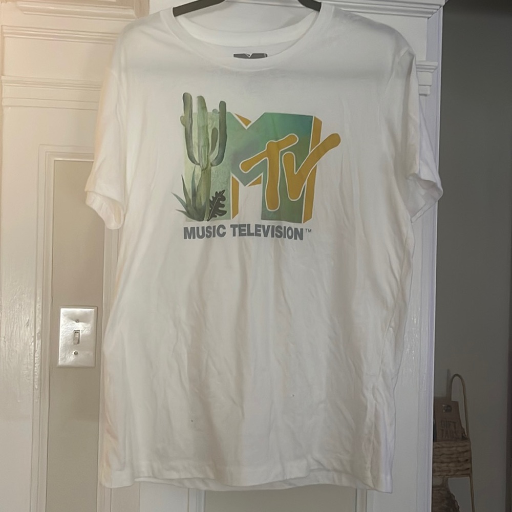 2XL white cactus MTV shirt never worn
